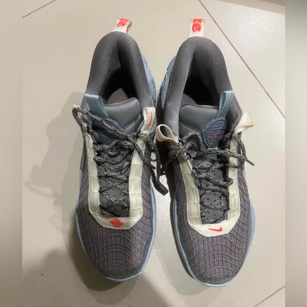 NIKE BASKETBALL SNEAKERS